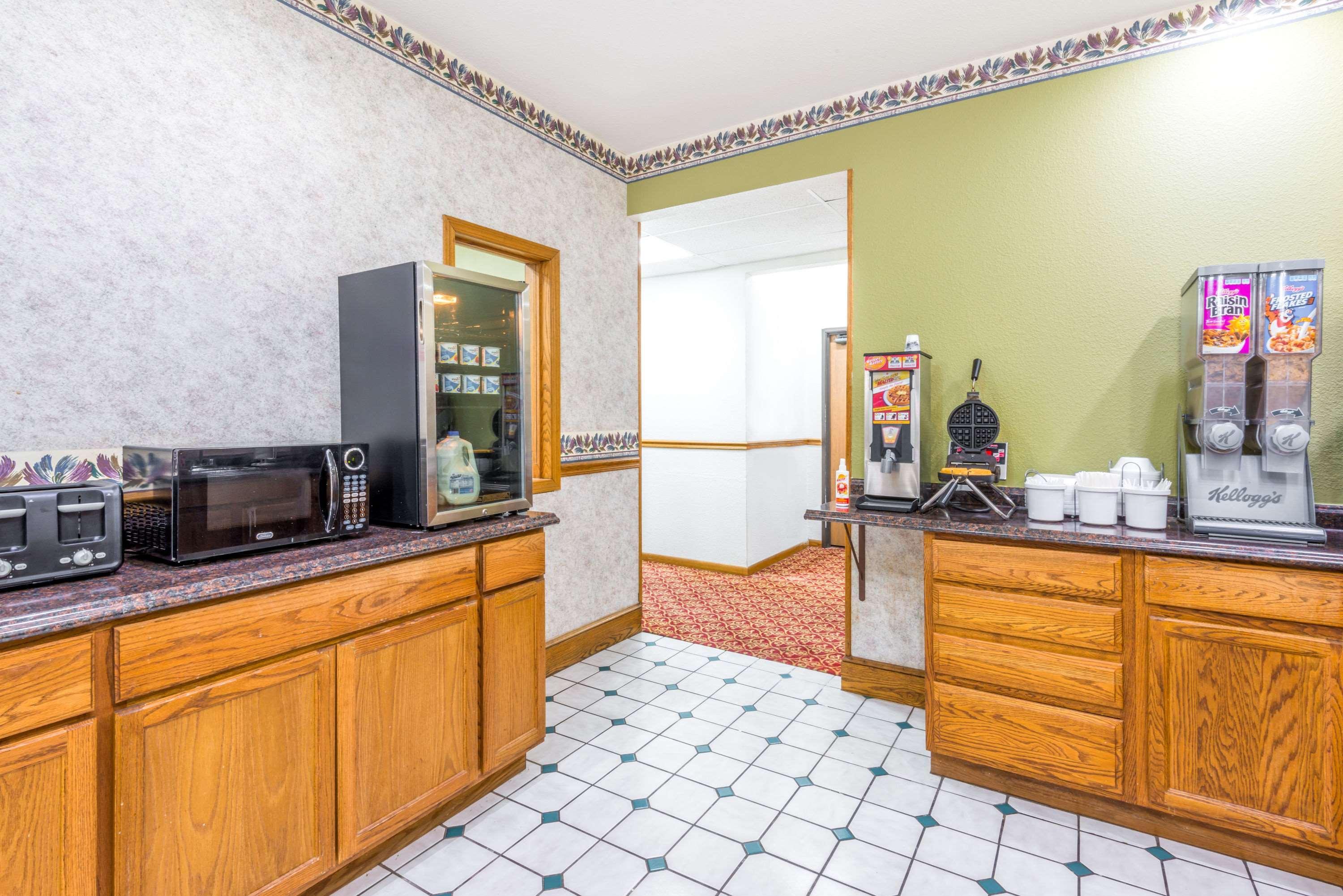 فندق سوبر 8 باي ويندام بلات سيتي كانساس سيتي أريا Platte City المظهر الخارجي الصورة
